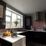 3br Family & Pet Friendly & Parking * ハロゲート