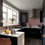 3br Family & Pet Friendly & Parking