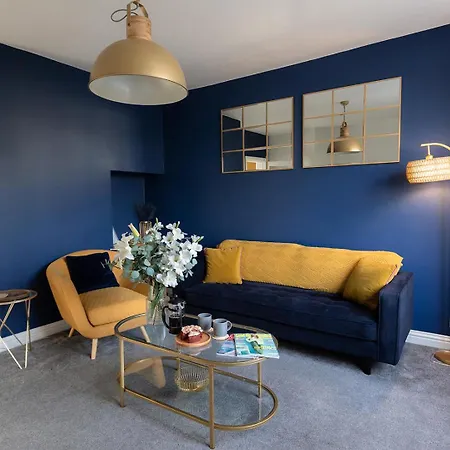 Spacious Family With Pets Welcome, Garden And Hot Tub Available Harrogate