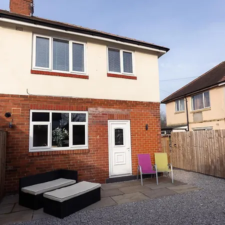 Spacious Family With Pets Welcome, Garden And Hot Tub Available