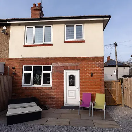 Spacious Family With Pets Welcome, Garden And Hot Tub Available *