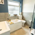 3br Family & Pet Friendly & Parking بيت للعطل هاروغايت
