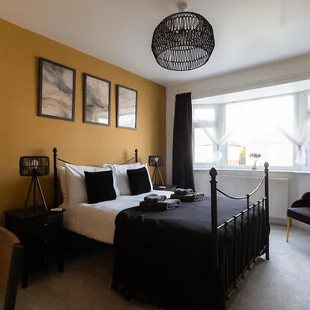 펜션 Spacious Family With Pets Welcome, Garden And Hot Tub Available *